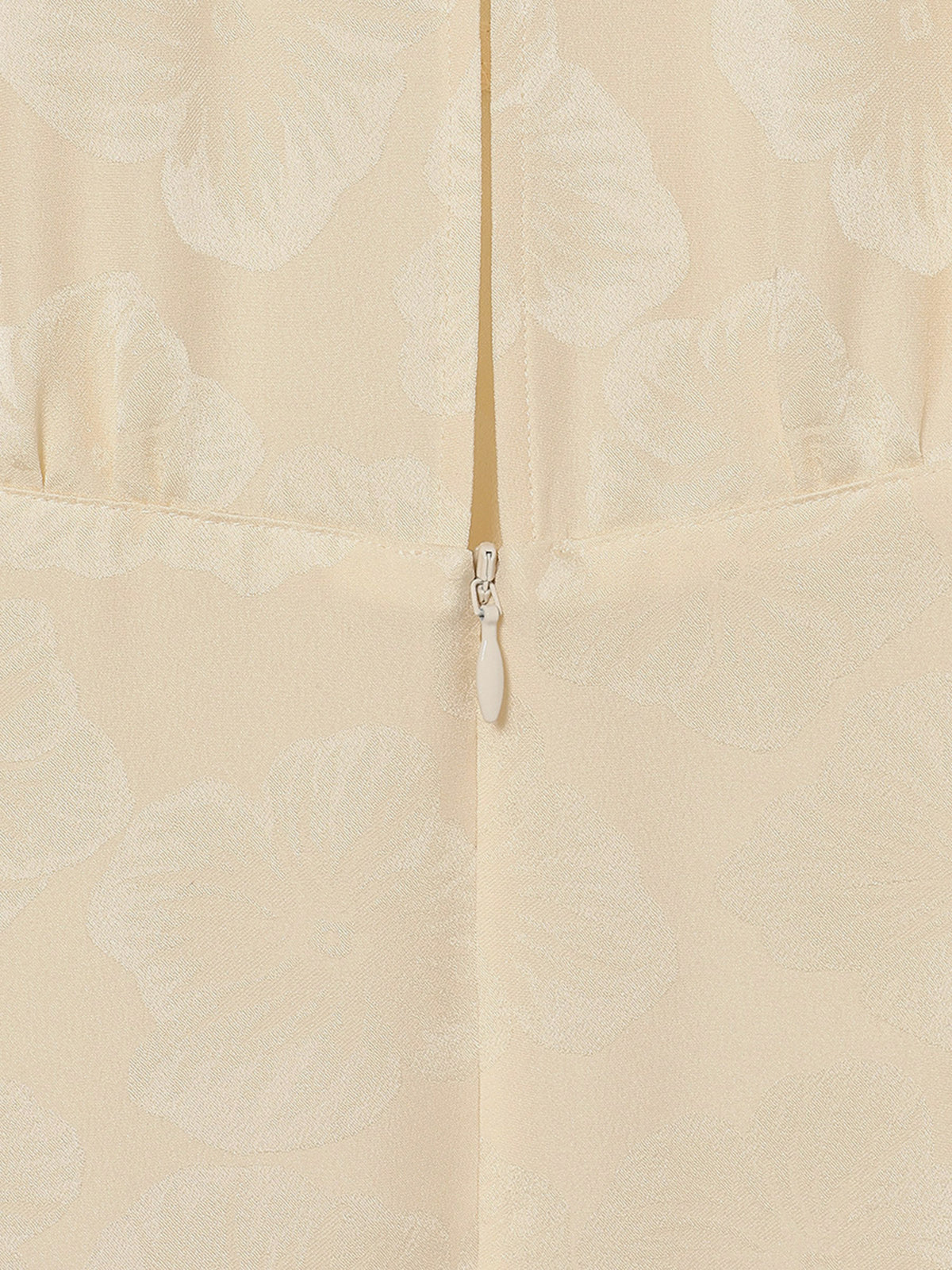 V-CUT ONE-PIECE