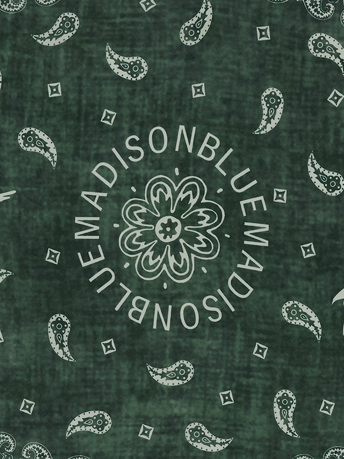 GRAPHIC PAISLEY DIAMOND SCARF